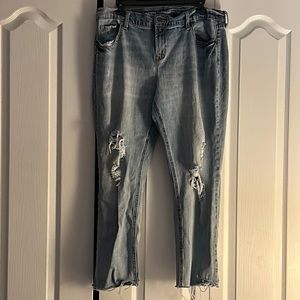 Old Navy women’s boyfriend straight light denim jeans, brown threading.